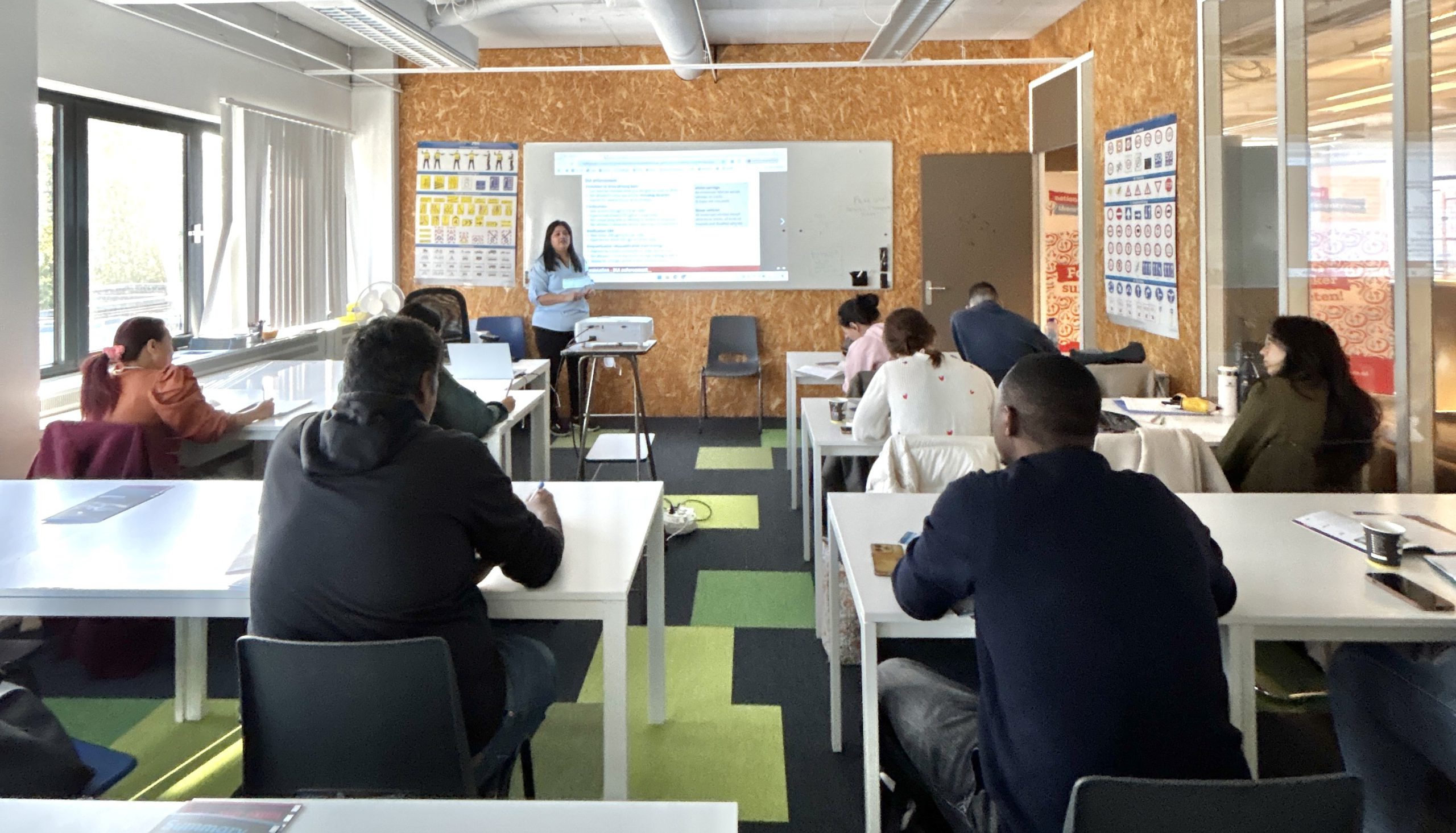 klaslokaalsite Online auto theoriecursus - Nationaal Theorieecentrum